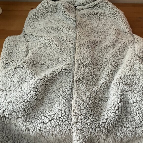 SERRA Ladies' Fur Vest Hoodie Gray color  2 side pockets Polyester Open front - Picture 3 of 15